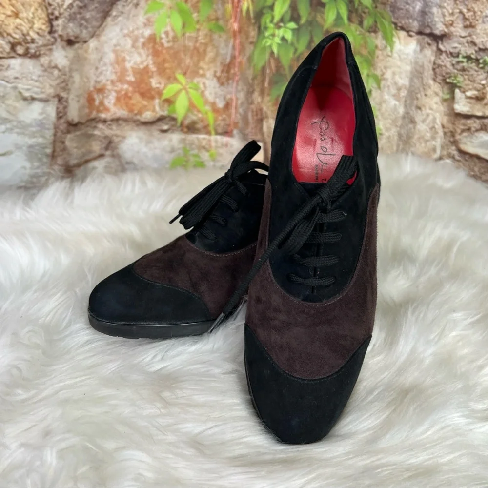 PAS DE ROUGE Black and Brown Suede Spectator Lace-Up Oxfords, 38.5